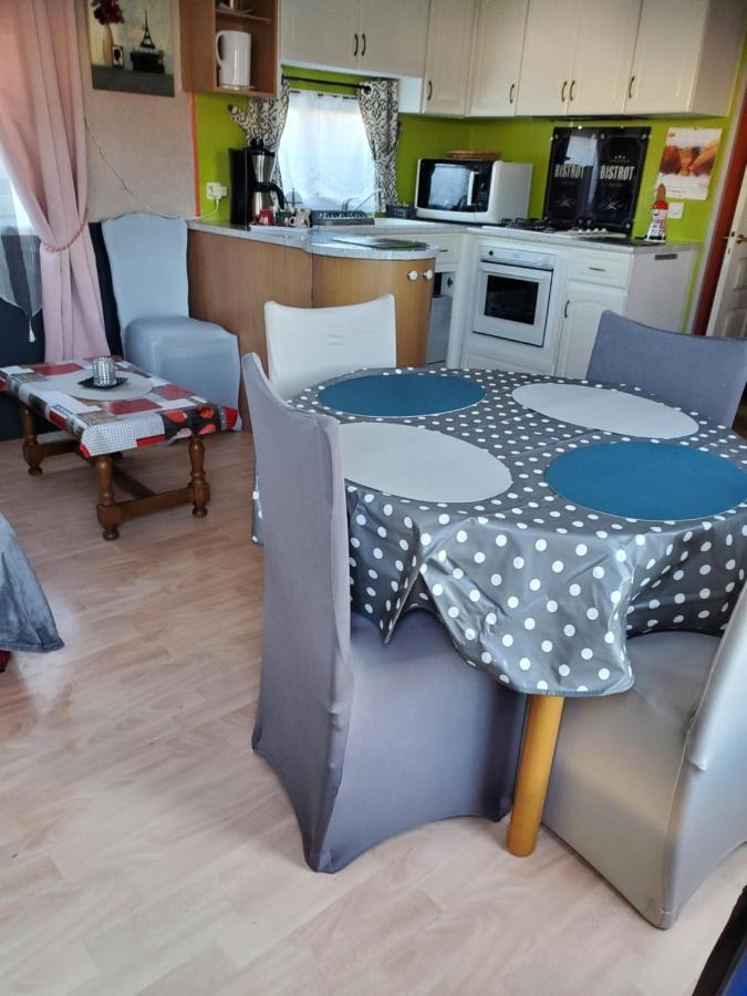 Mobil Home Chez L Habitants サン・ジャン·ド・モン エクステリア 写真