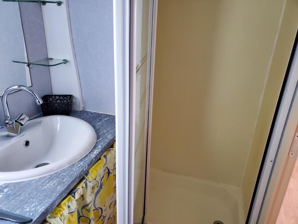 Mobil Home Chez L Habitants サン・ジャン·ド・モン エクステリア 写真