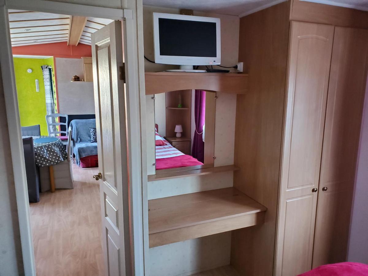Mobil Home Chez L Habitants サン・ジャン·ド・モン エクステリア 写真